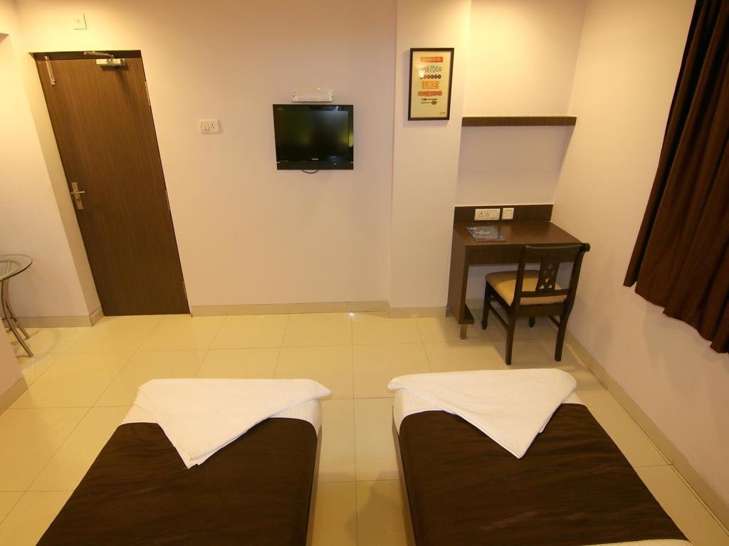 Hotel Panvel Palace Buitenkant foto