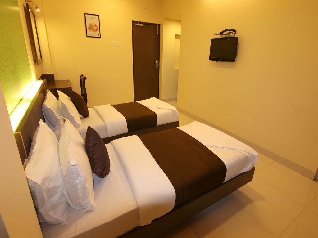 Hotel Panvel Palace Buitenkant foto