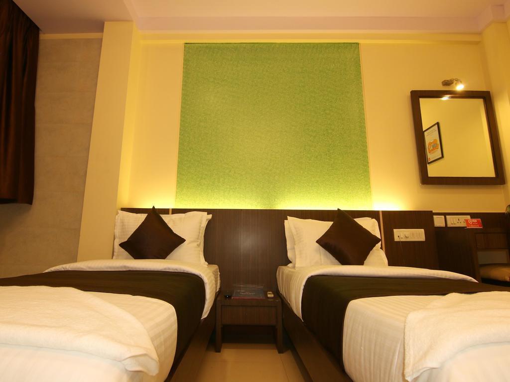 Hotel Panvel Palace Buitenkant foto