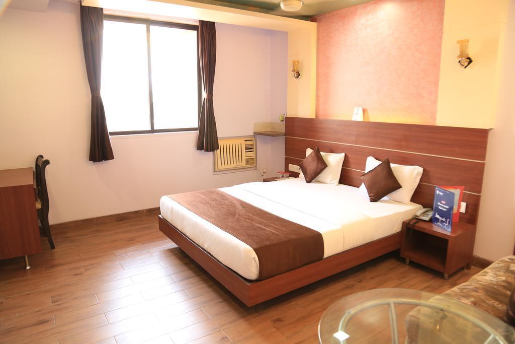 Hotel Panvel Palace Buitenkant foto