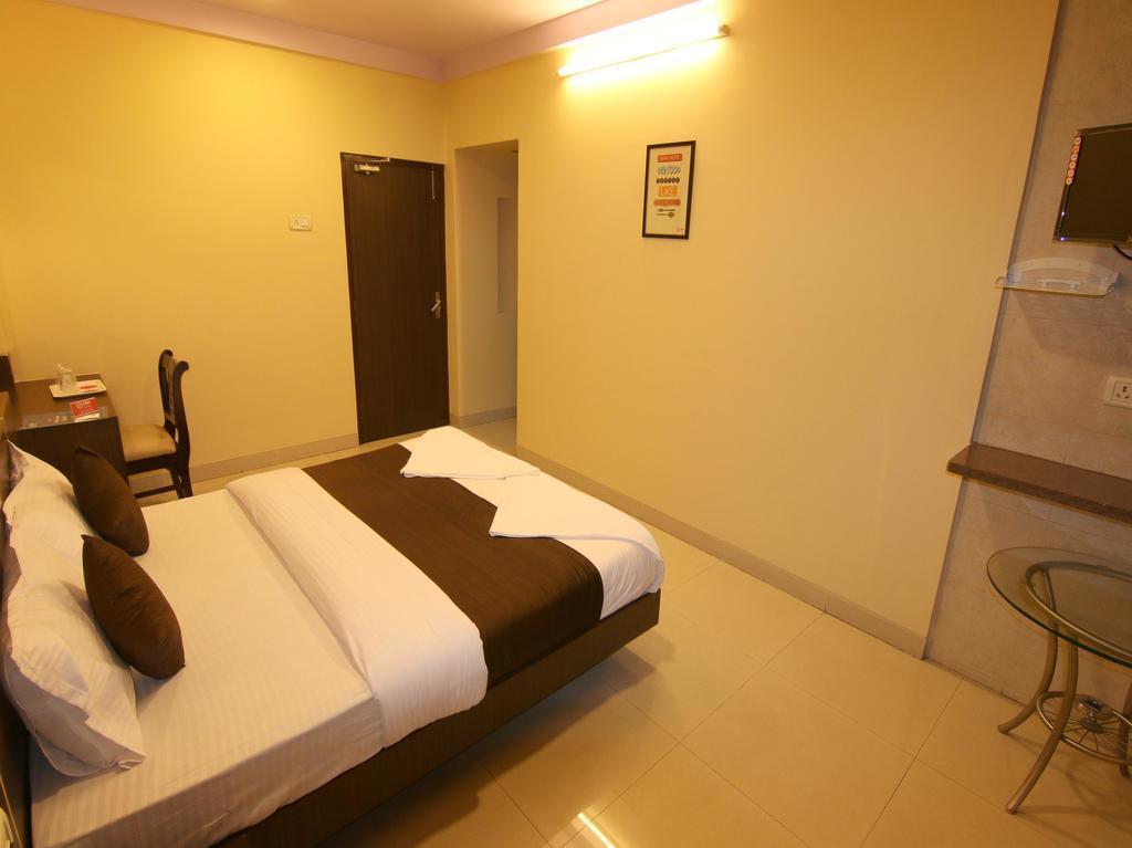 Hotel Panvel Palace Buitenkant foto