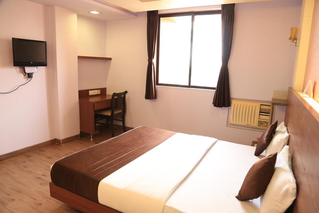Hotel Panvel Palace Buitenkant foto
