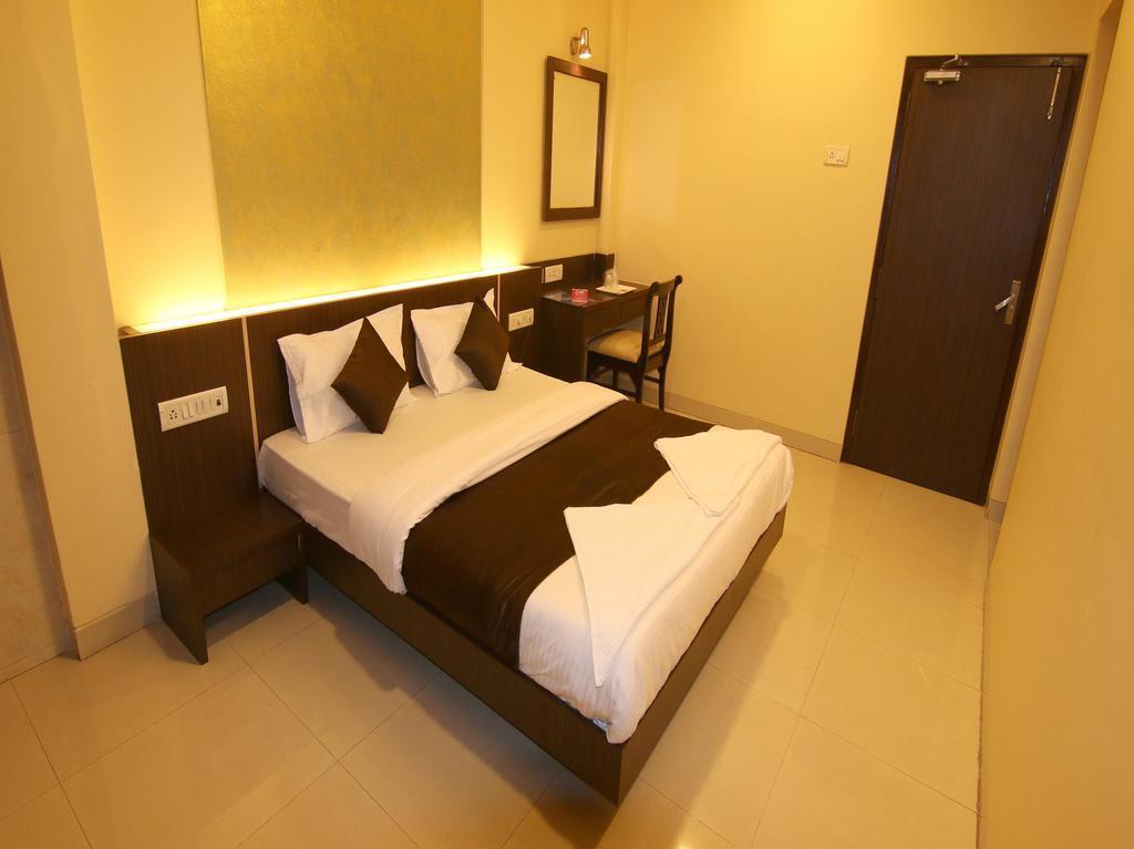 Hotel Panvel Palace Buitenkant foto