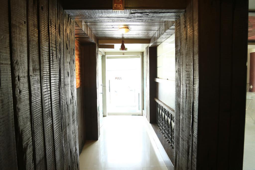 Hotel Panvel Palace Buitenkant foto