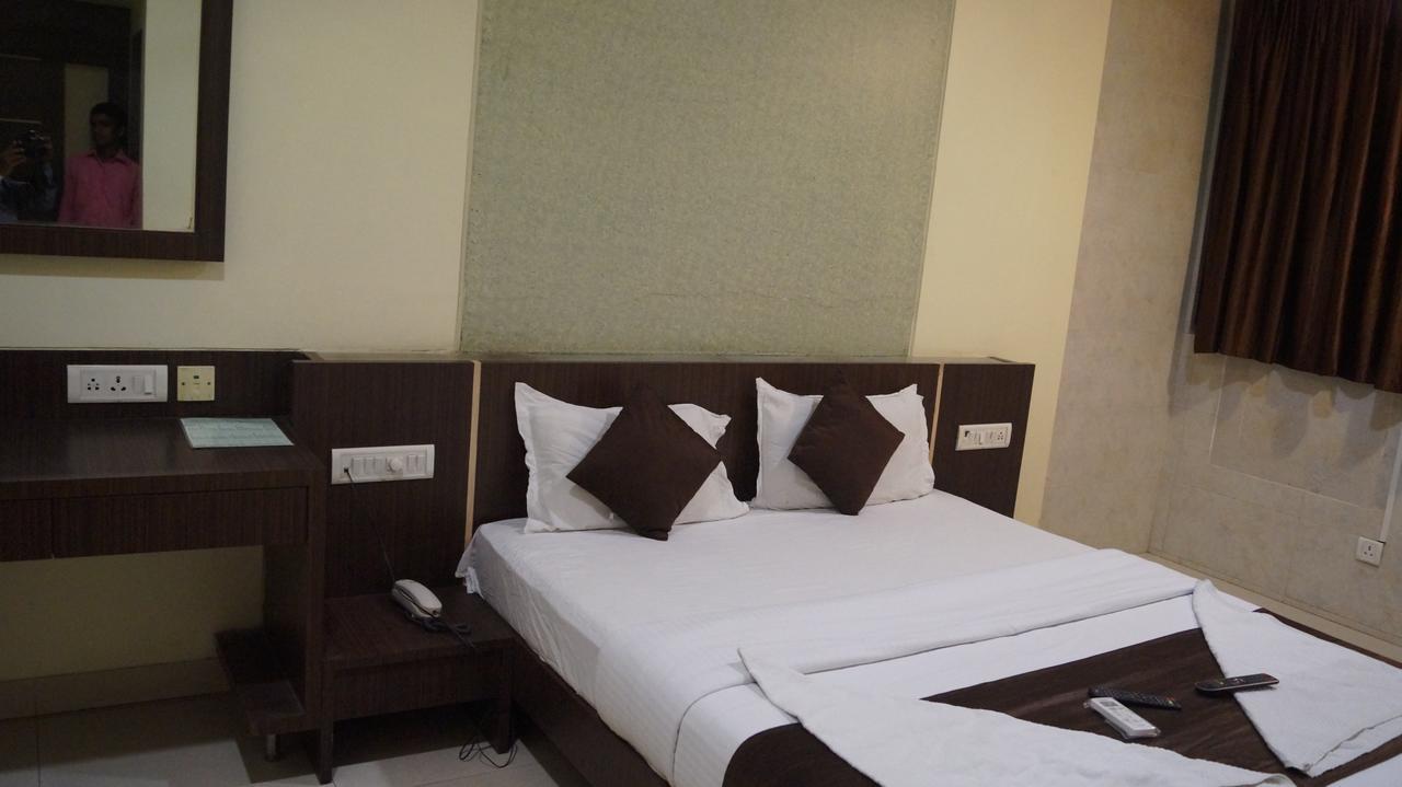 Hotel Panvel Palace Buitenkant foto