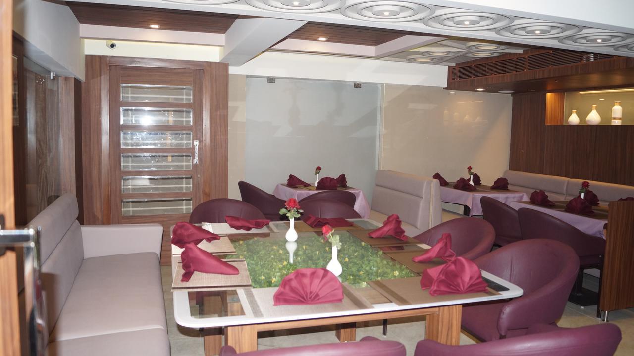 Hotel Panvel Palace Buitenkant foto
