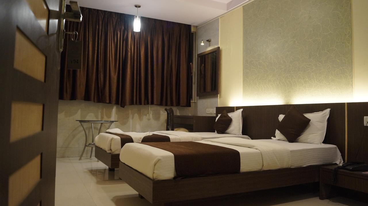 Hotel Panvel Palace Buitenkant foto
