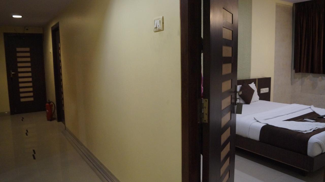 Hotel Panvel Palace Buitenkant foto