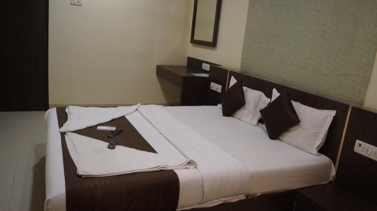 Hotel Panvel Palace Buitenkant foto