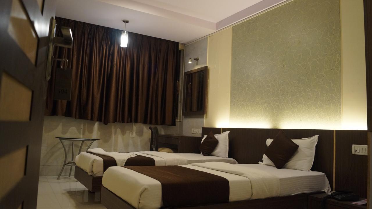 Hotel Panvel Palace Buitenkant foto
