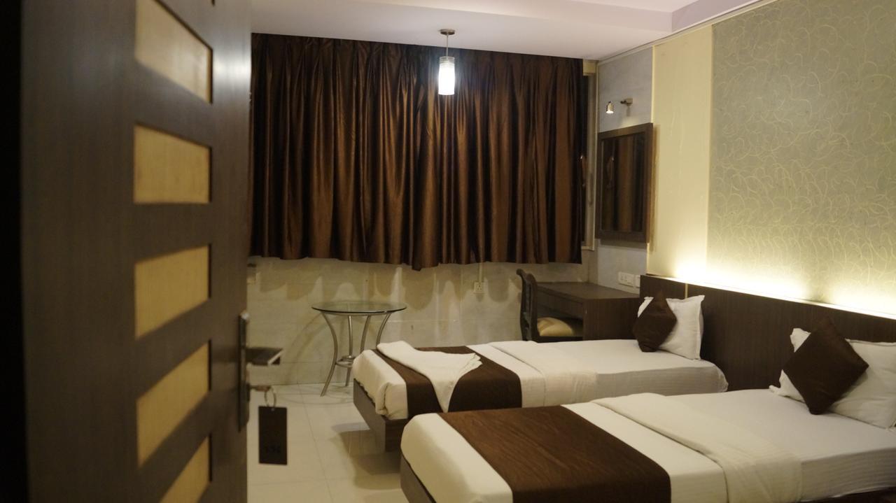 Hotel Panvel Palace Buitenkant foto