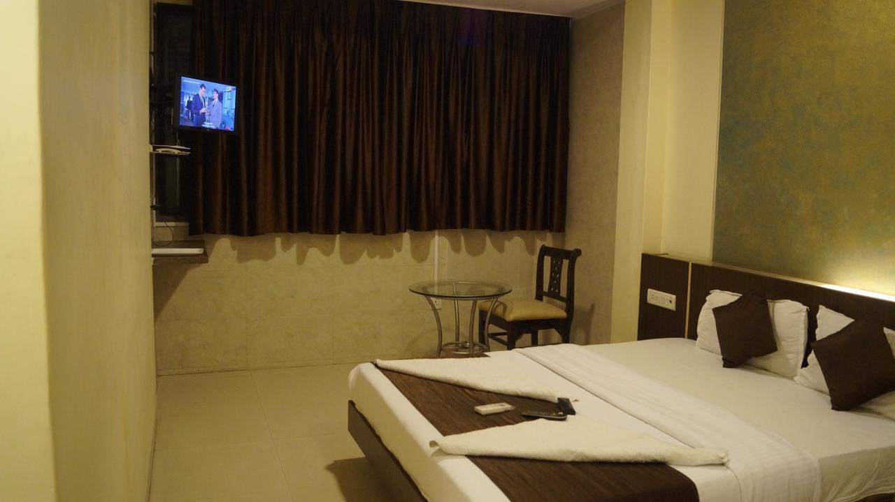 Hotel Panvel Palace Buitenkant foto