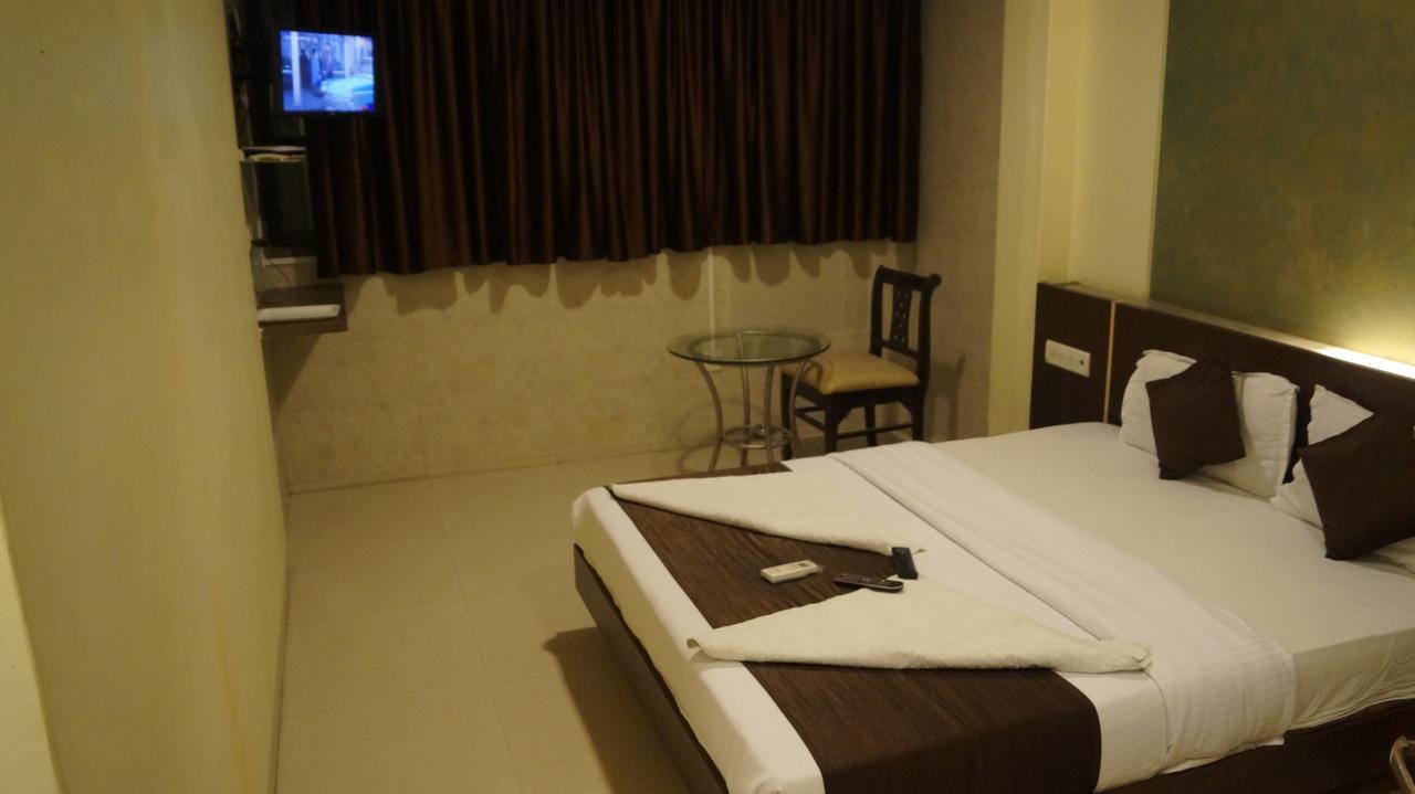 Hotel Panvel Palace Buitenkant foto