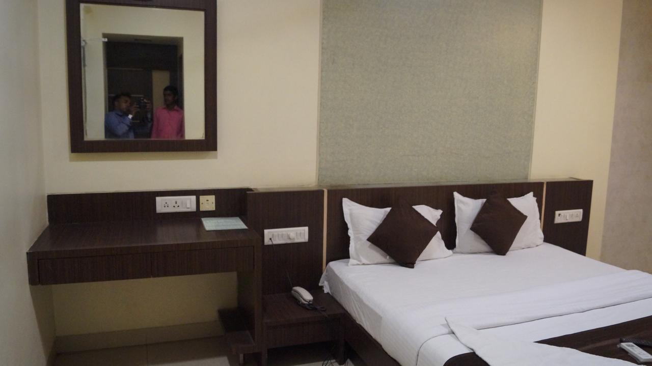 Hotel Panvel Palace Buitenkant foto