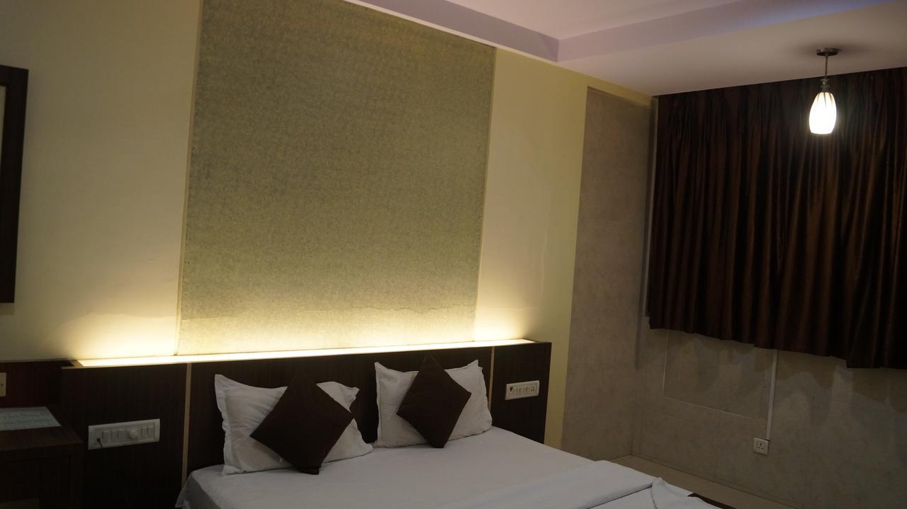 Hotel Panvel Palace Buitenkant foto