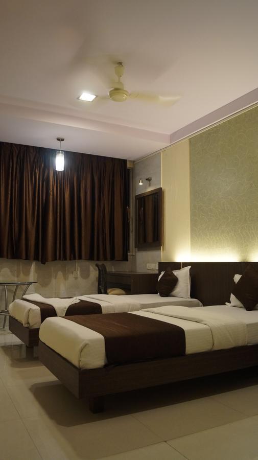 Hotel Panvel Palace Buitenkant foto
