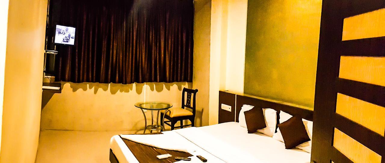 Hotel Panvel Palace Buitenkant foto