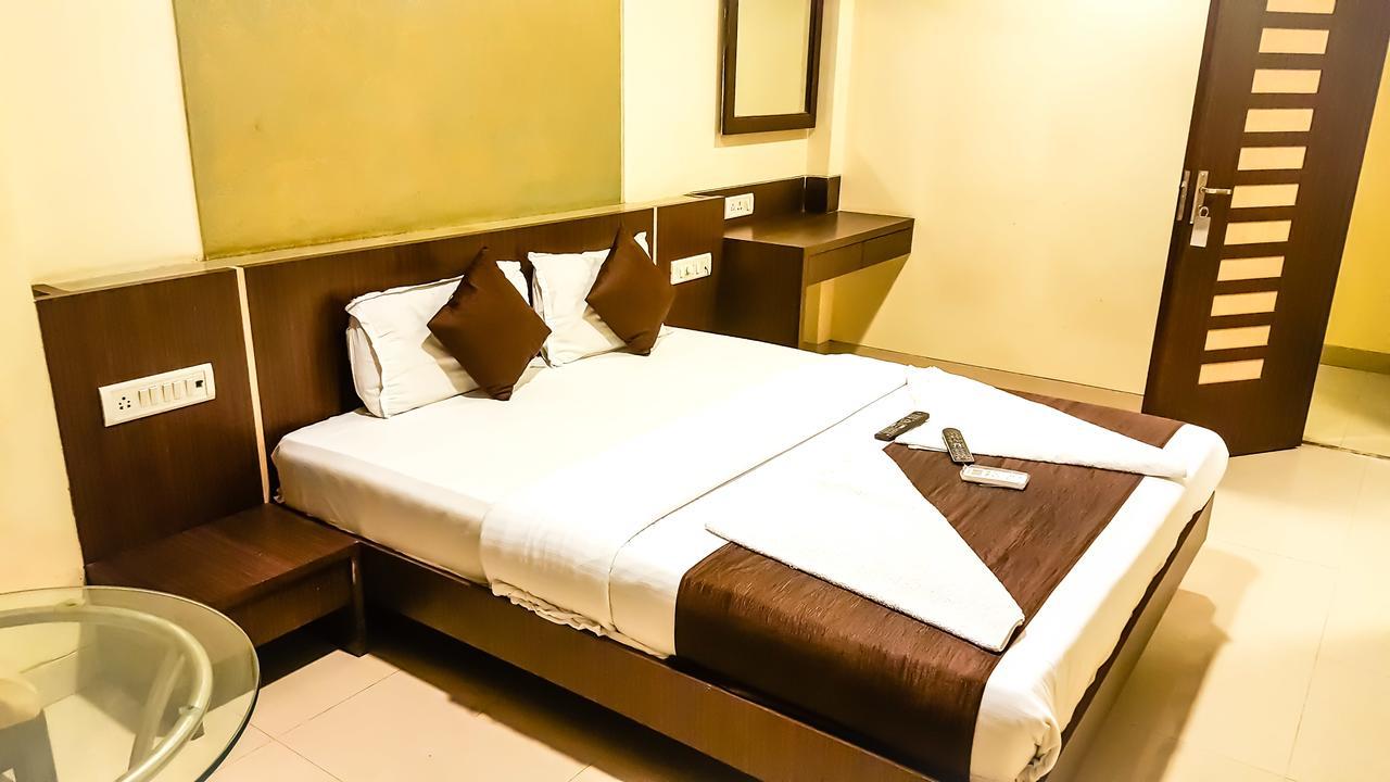 Hotel Panvel Palace Buitenkant foto